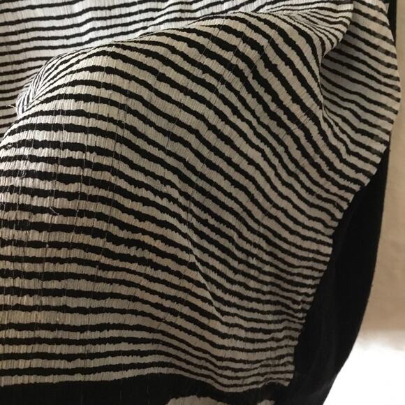 LOFT Black and Gray Striped Women's Tank Top - Picture 4 of 14